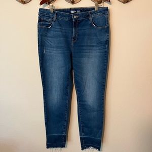 Women’s Old Navy Rockstar Super Skinny w/ built in sculpt Jeans size 16